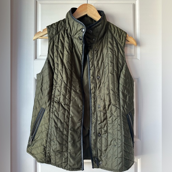 Banana Republic Jackets & Blazers - Banana Republic Olive Vest with Black Accents